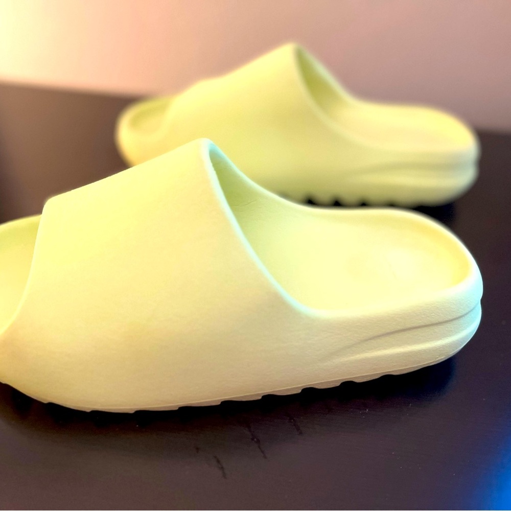 SOLD ‼️ Adidas Yeezy Slides Light Neon Green - Picture 6 of 7